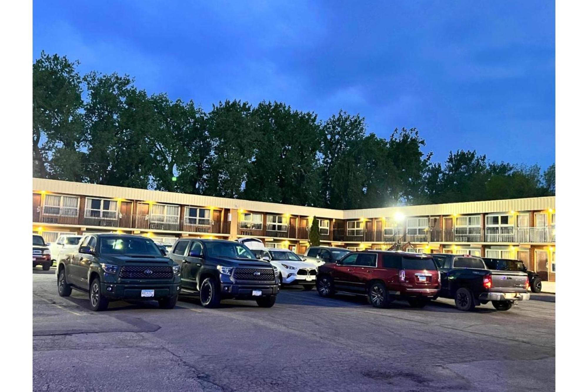 Devils Lake Inn By Oyo Near Devils Lake Regional Airport Экстерьер фото