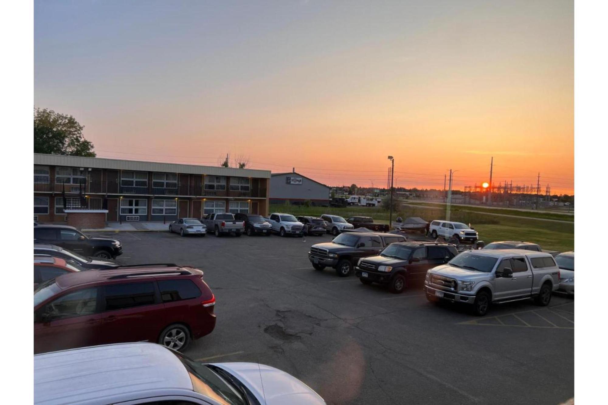 Devils Lake Inn By Oyo Near Devils Lake Regional Airport Экстерьер фото